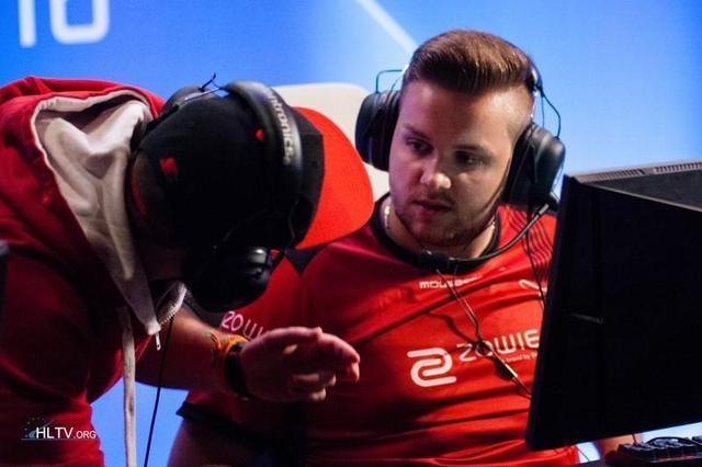 更彰显了青 更彰显了青