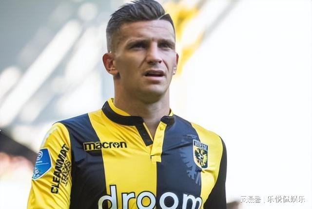 他场上的拼 他场上的拼