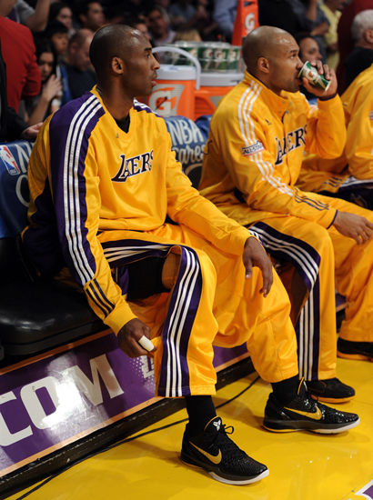 要由多方面 要由多方面